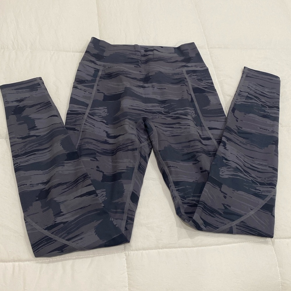 Alphalete surface pocket leggings